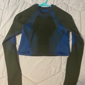 Long sleeve cropped workout top